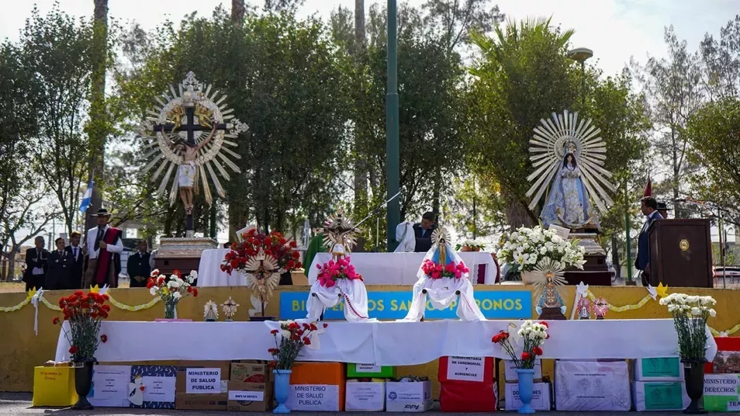 109822-imagenes-peregrinas-del-senior-y-la-virgen-del-milagro-este-viernes-visitaran-casa-de-gobierno