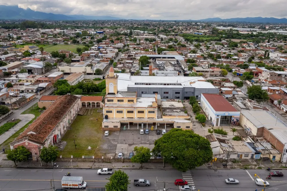 centro-cultural-dino-saluzzi-con-dron-1536x1024