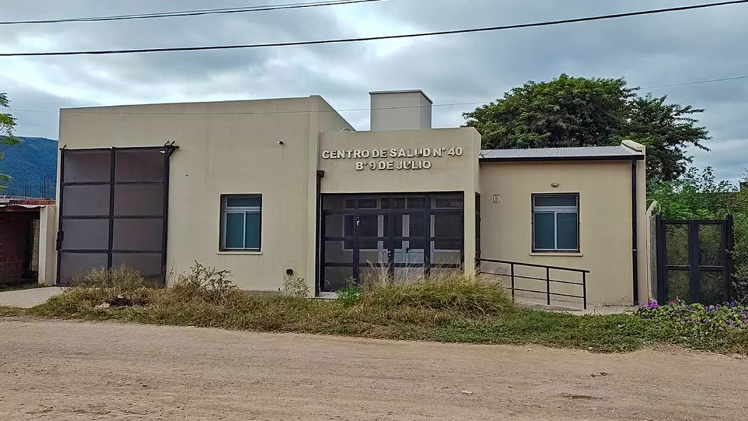 105946-maniana-habra-desinfeccion-general-en-el-centro-de-salud-de-barrio-9-de-julio