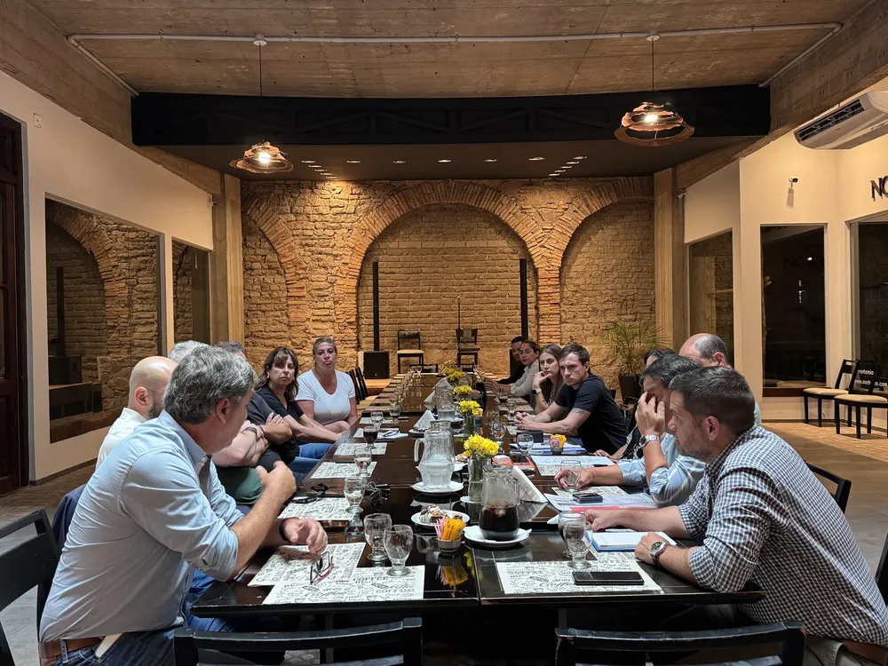 reunion-turismo-con-gastronomicos-plaza-9-de-julio-3-scaled