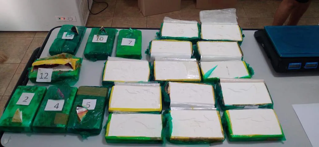 21 kilos de cocaína entre sábanas y mantas - Santiago del Estero (5)
