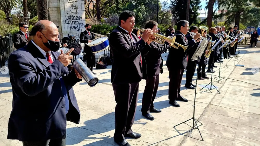 Banda-plaza-guemes (1)