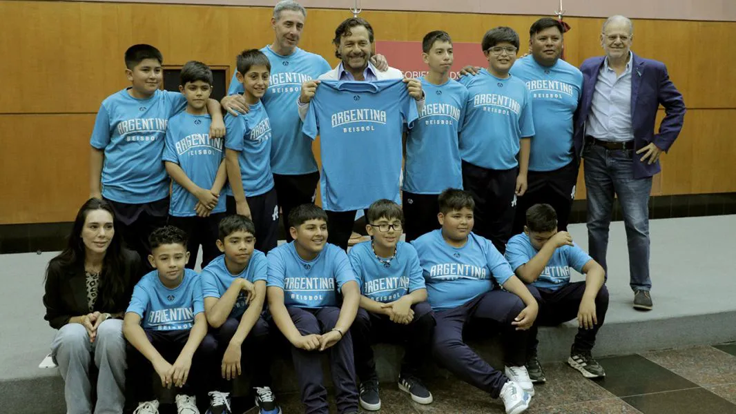 14316-saenz-felicito-a-los-ninios-saltenios-del-seleccionado-argentino-u12-de-beisbol-que-representaran-a-salta-y-argentina-en-el-premundial