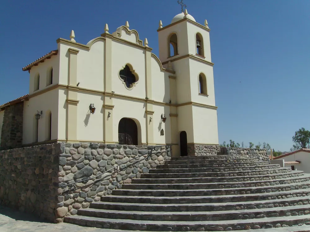 Iglesia_de_Angastaco_-_Salta_-_Argentina_-_panoramio