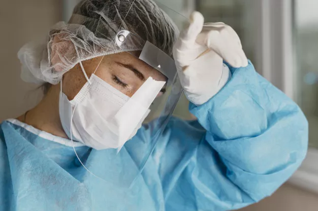A-un-año-de-la-pandemia-profesionales-de-la-salud-requieren-intervención-urgente-para-mantener-entornos-saludables-de-trabajo