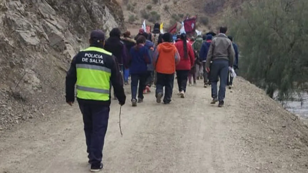 13759-policias-de-distintas-unidades-regionales-acompanian-a-cientos-de-peregrinos
