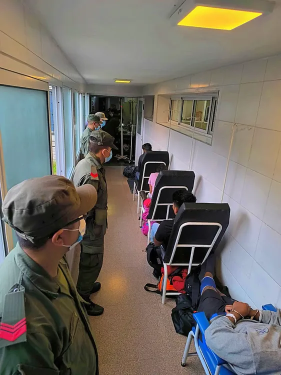 GNA Tucu Detienen a cuatro capsuleros que habían ingerido más de 4 kilos de cocaína