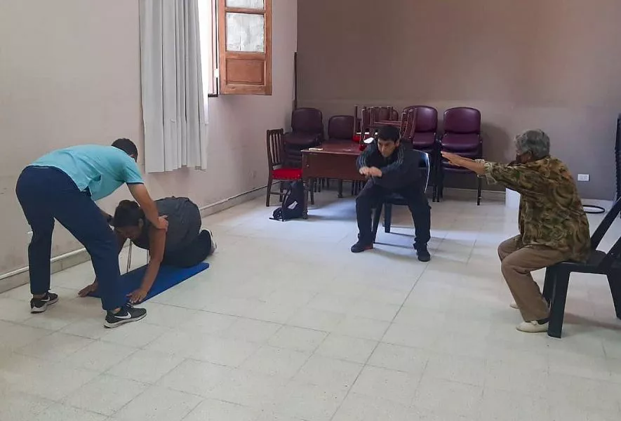 81417-actividad-fisica-para-personas-con-enfermedades-cronicas-en-el-hospital-senior-del-milagro