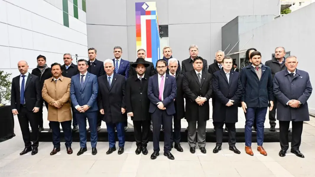 96377-en-la-amia-el-gobernador-saenz-participo-del-encuentro-federal-por-la-memoria