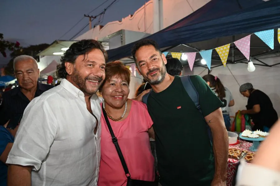 8768-el-gobernador-saenz-y-el-intendente-durand-felicitaron-a-los-emprendedores-durante-la-feria-organizada-para-el-dia-de-la-madre