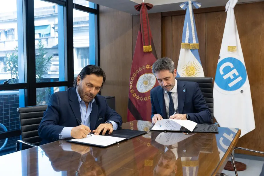 13011-firma-del-convenio-entre-el-gobernador-gustavo-saenz-y-el-secretario-general-del-cfi-ignacio-lamothe