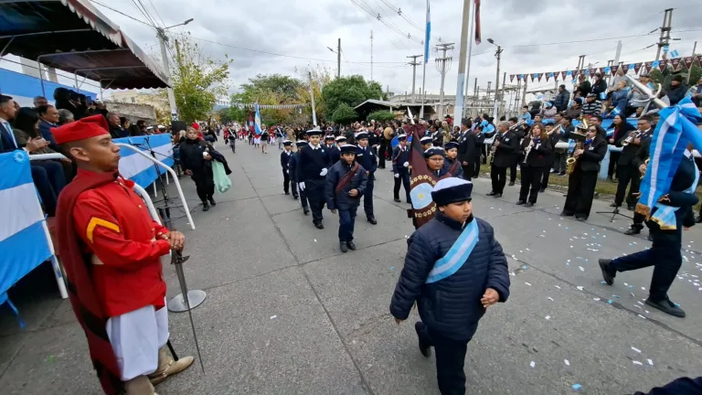 acto-y-desfile-25-de-mayo-c-768x432
