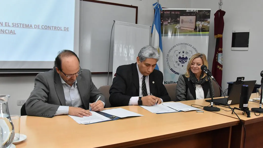 97518-el-gobierno-y-la-unsa-firmaron-un-convenio-de-capacitacion-para-los-equipos-de-la-sindicatura-interna