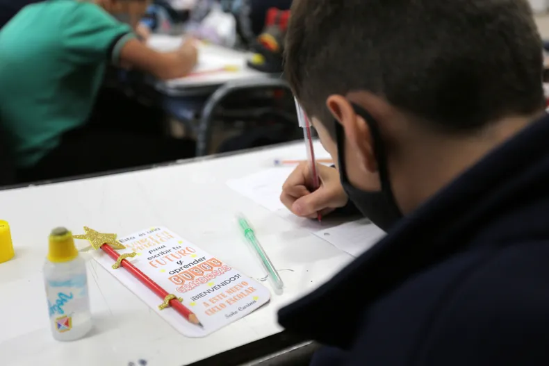 clases-mendoza-escuela-primaria-barbijos