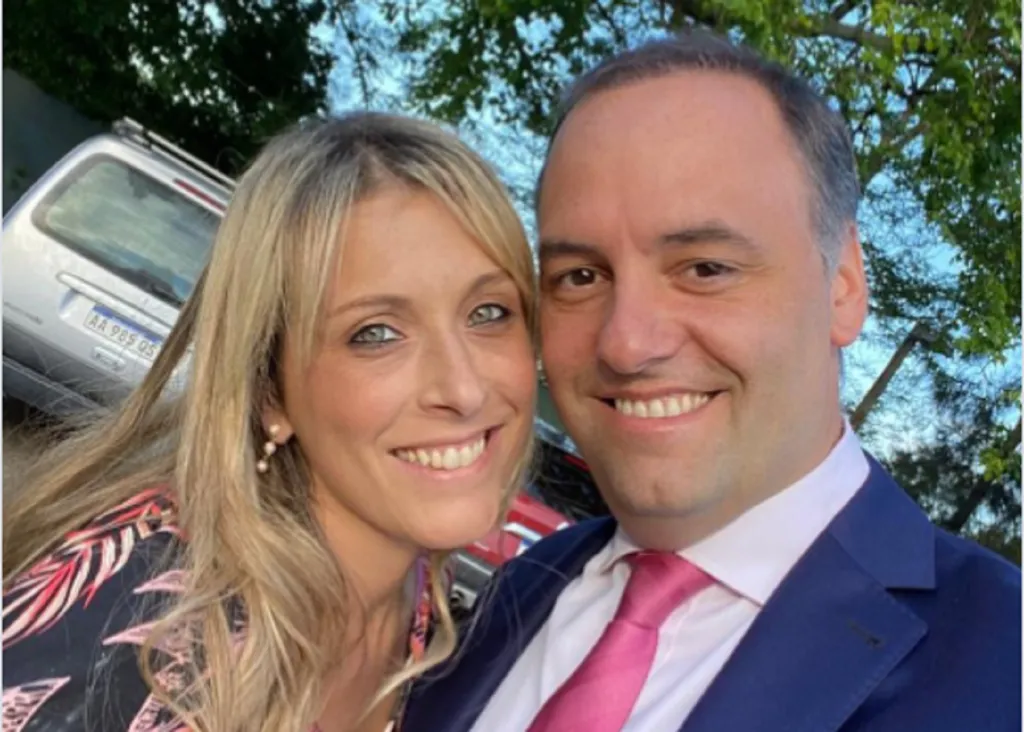 Manuel-Adorni-junto-a-su-esposa-Bettina-Angeletti