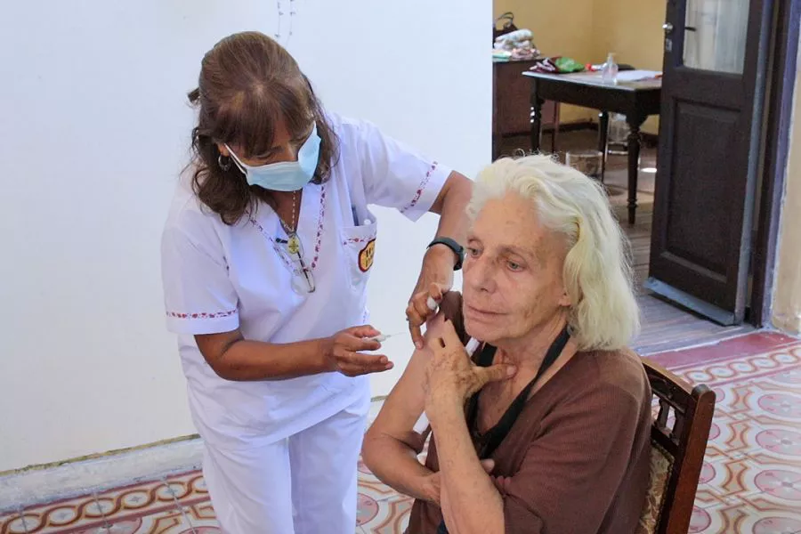 6356-comenzo-la-vacunacion-contra-la-gripe-a-adultos-mayores-en-la-provincia-20230324190424