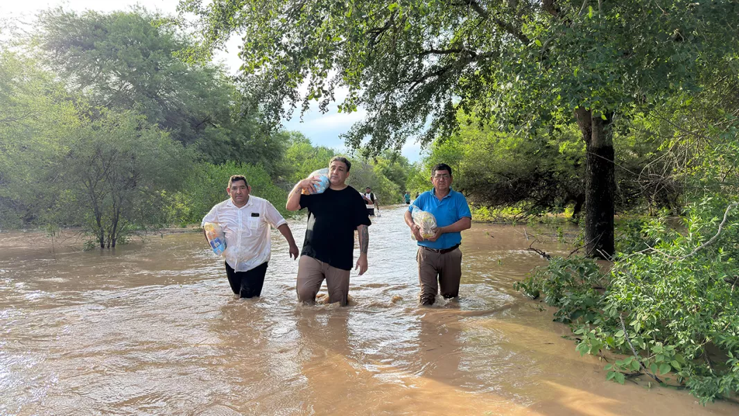 105967-el-gobierno-provincial-reforzo-las-asistencias-en-pichanal-tras-la-crecida-del-rio-bermejo