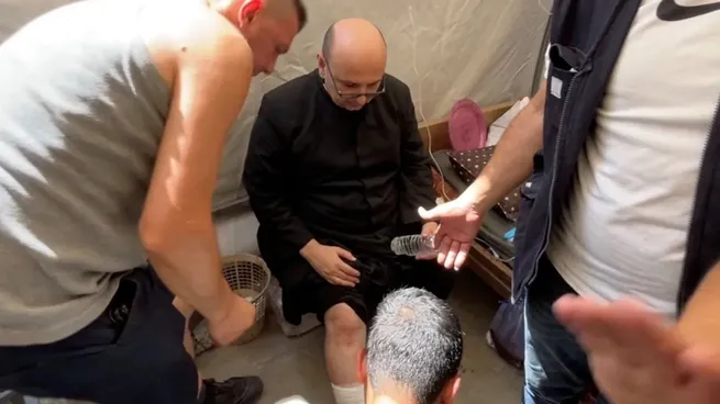 cura-gabriel-romanelli-gaza-bombardeo