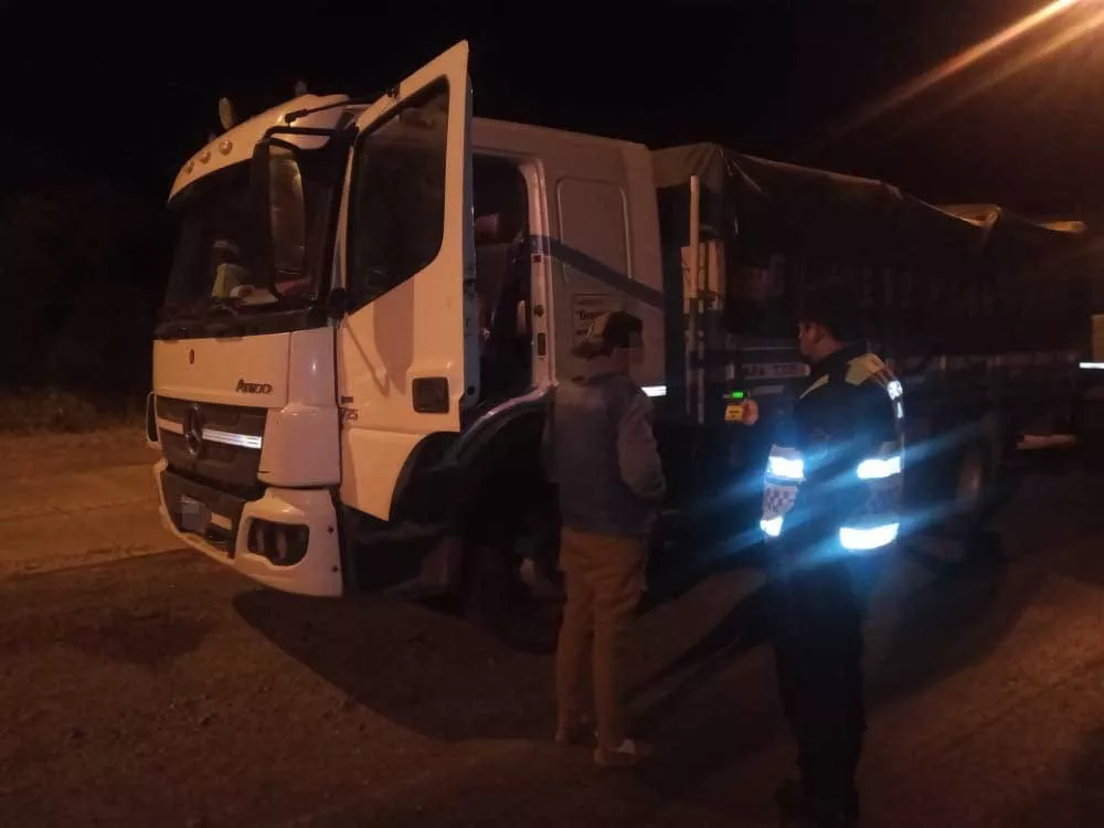 La PolicÍa Vial InfraccionÓ A Un Transportista