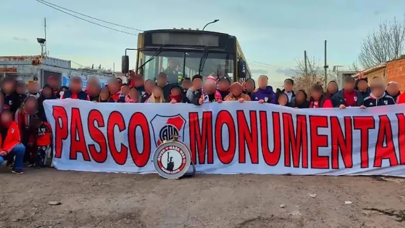 hinchas-river-baleados