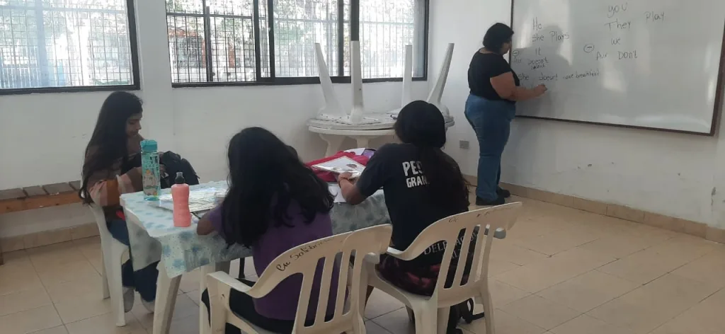 clases-de-apoyo-en-ingles-1-1024x472