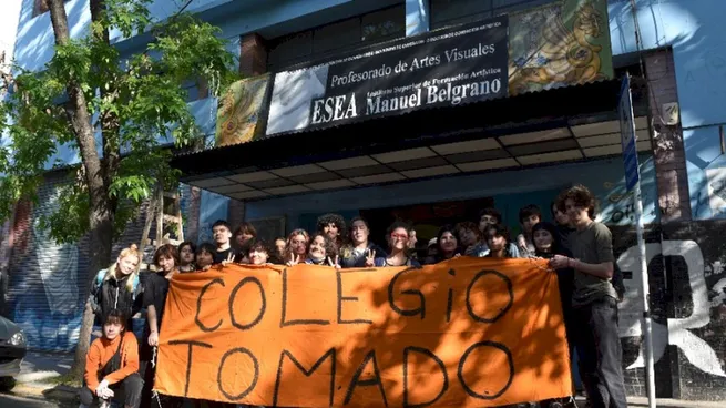 toma-colegio-manuel-belgranojpg