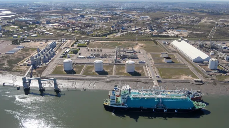 gnl-petronas-ypf