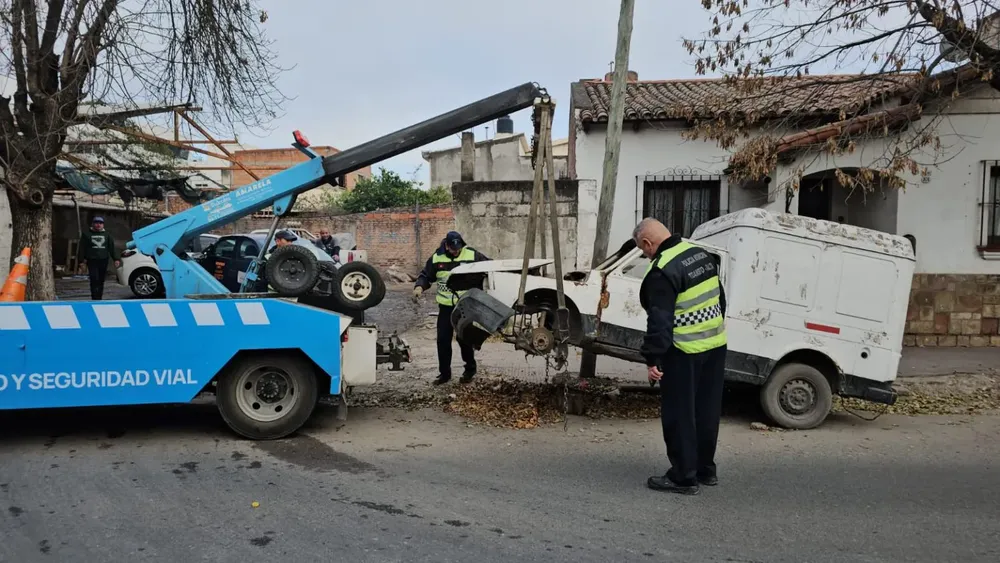 retiro-auto-abandonado-4-zabala-1536x864